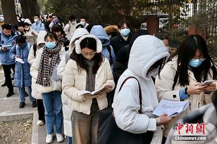 重回曼联！埃文斯社媒晒签约照：感恩能重新来到梦开始的地方